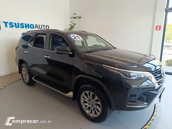 HILUX SW4 2.8 D-4D TURBO SRX 7L 4X4 AUTOMÁTICO