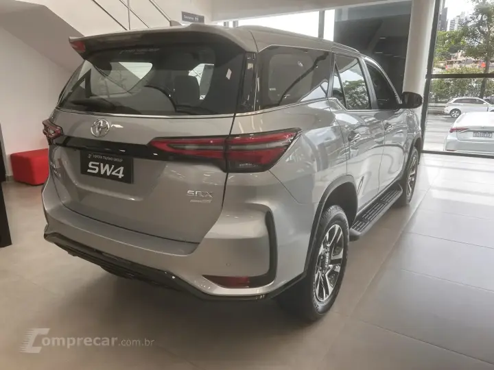 HILUX SW4 2.8 D-4D TURBO SRX PLATINUM 7L 4X4 AUTOMÁTICO