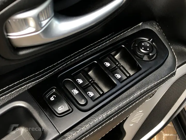 Renegade 1.8 16V Flex 4P Automático