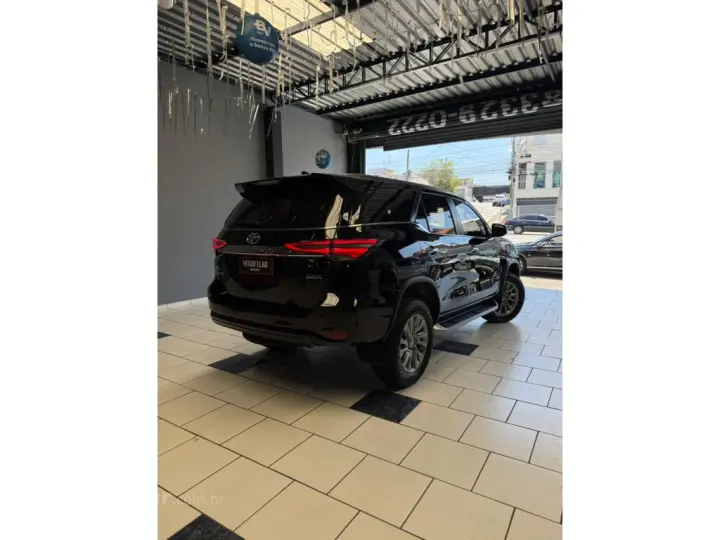 HILUX SW4 2.8 D-4D TURBO DIESEL SRX 7L 4X4 AUTOMÁTICO