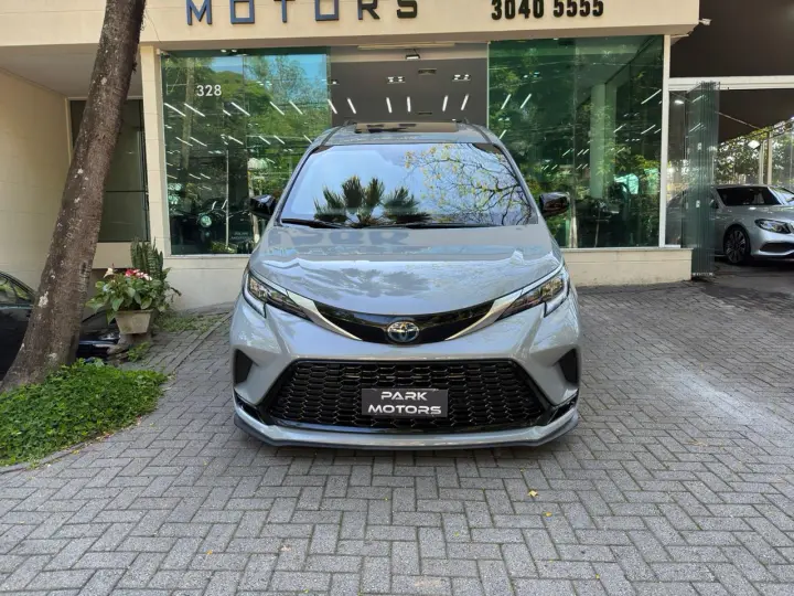 SIENNA 2.5 VVT-I Hybrid XSE