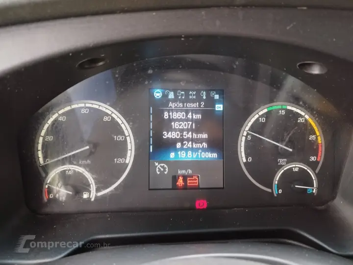 Accelo 1017 + Plataforma Engetruck