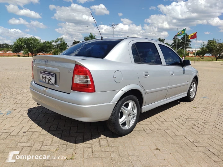 ASTRA 2.0 MPFI Expression Sedan 8V