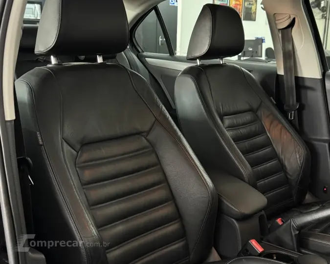 JETTA Highline 2.0 TSI 16V 4p Tiptronic DSG