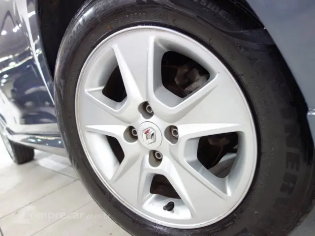 SANDERO - 1.6 DYNAMIQUE 8V 4P MANUAL