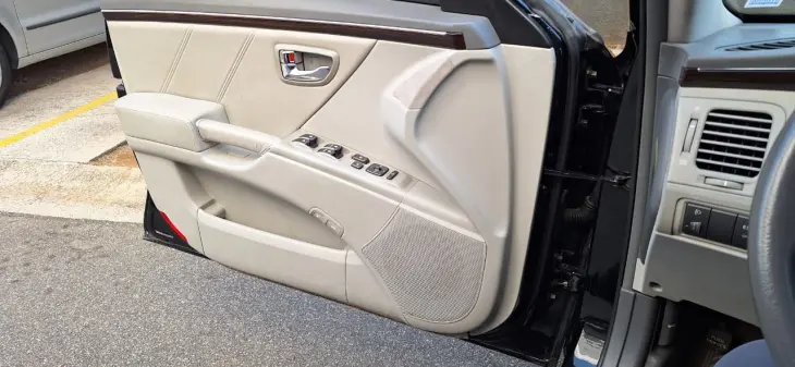 AZERA 3.3 MPFI GLS Sedan V6 24V