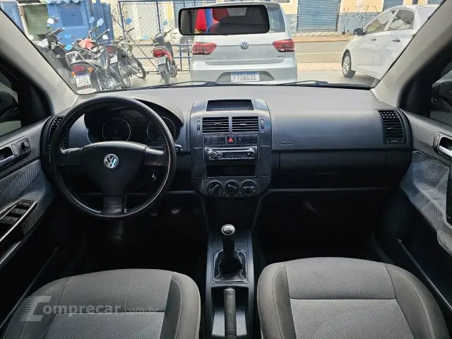 POLO - 1.6 MI 8V E- 4P MANUAL