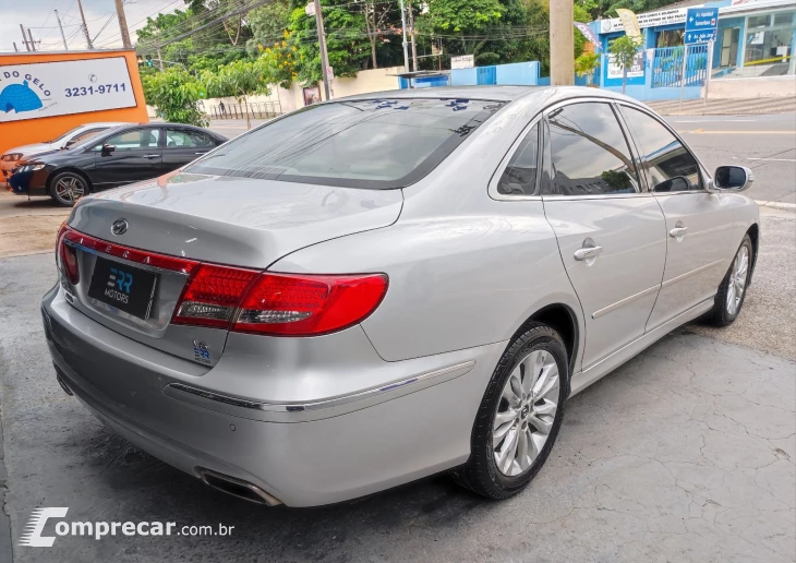 AZERA 3.3 MPFI GLS Sedan V6 24V