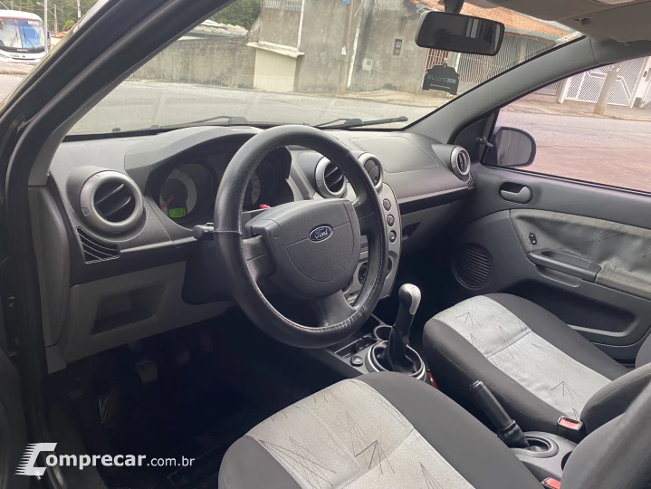 FIESTA 1.6 MPI Class Hatch 8V