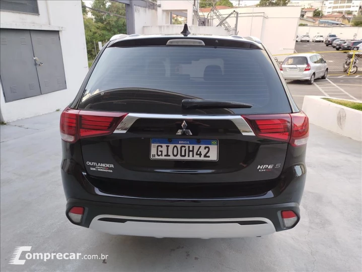 OUTLANDER 2.2 MIVEC DI-D DIESEL HPE-S AWD AUTOMÁT