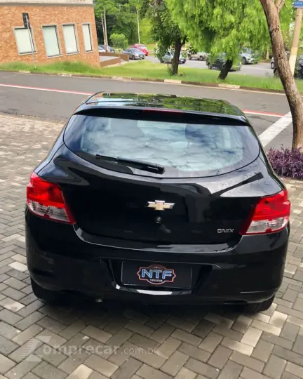 ONIX HATCH LS 1.0 8V FlexPower 5p Mec.