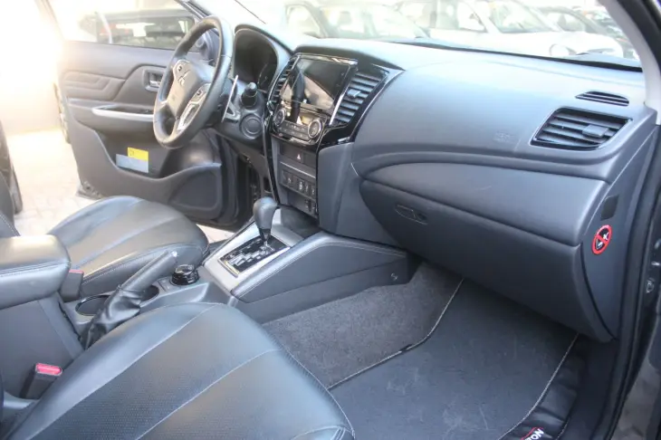 L 200 Triton 2.4 16V SPORT HPE-S 4X4 CABINE DUPLA TURBO DIES