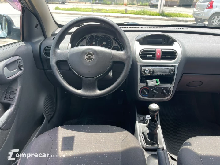 CORSA 1.4 MPFI Premium Sedan 8V