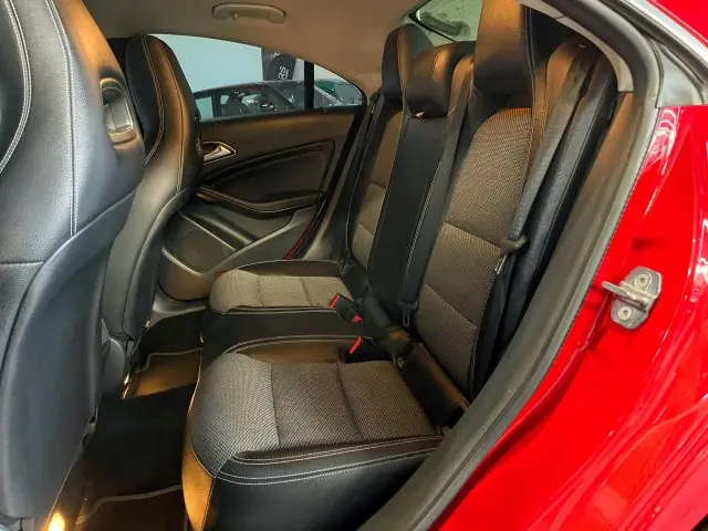 CLA 180 - 1.6 CGI 7G-DCT