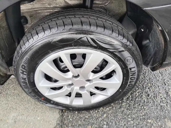 LOGAN 1.0 Authentique 16V