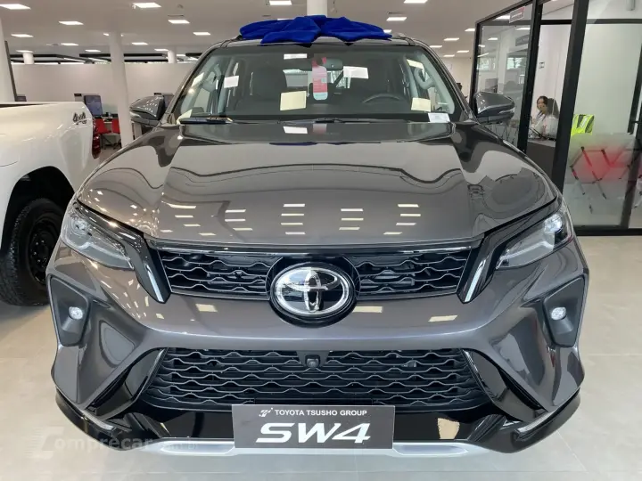 HILUX SW4 2.8 D-4D TURBO SRX PLATINUM 7L 4X4 AUTOMÁTICO