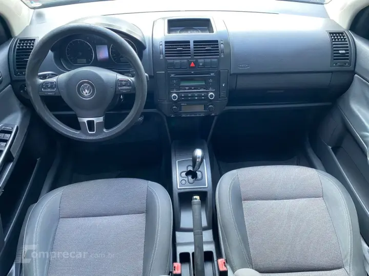 Polo Sedan 1.6 4P FLEX COMFORTLINE I-MOTION AUTOMATIZADO