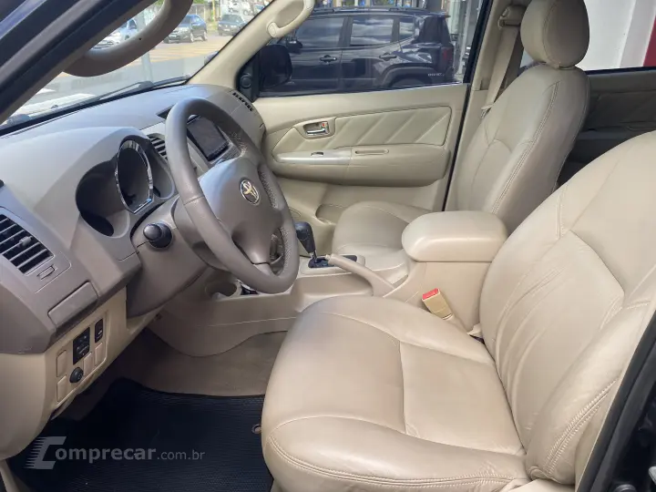 HILUX 2.8 SW4 4X4 8V