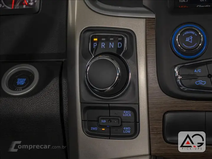 CLASSIC 5.7 V8 Laramie Night Edition CD 4X4