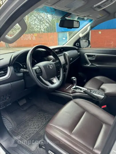 HILUX SW4 2.8 SRX 4X4 7 Lugares 16V Turbo Intercooler