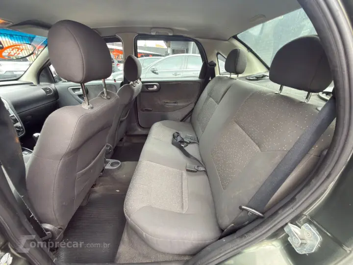 CORSA 1.4 MPFI Premium Sedan 8V