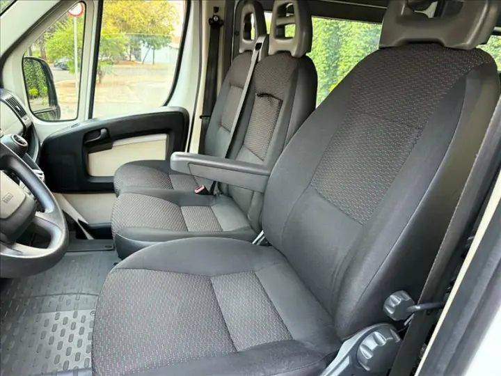 BOXER 2.0 Bluehdi Business L3h2 13M Minibus