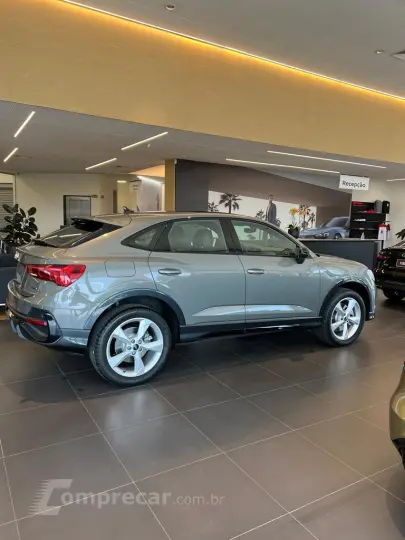 Q3 2.0 40 TFSI Sportback Performance Black Quattro