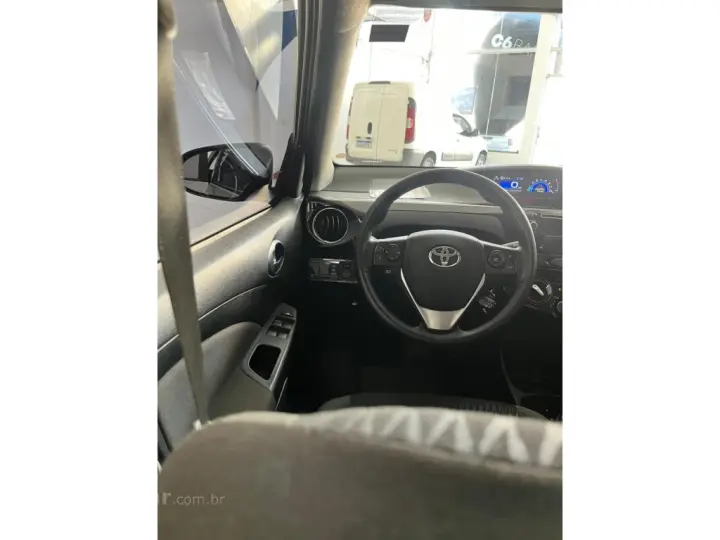 ETIOS 1.5 X PLUS 16V FLEX 4P AUTOMÁTICO