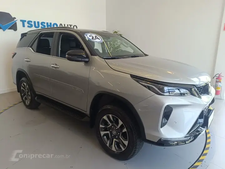 HILUX SW4 2.8 D-4D TURBO SRX PLATINUM 7L 4X4 AUTOMÁTICO