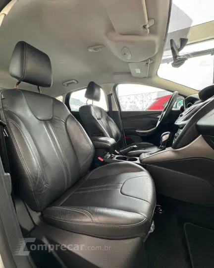 FOCUS 2.0 Titanium Hatch 16V