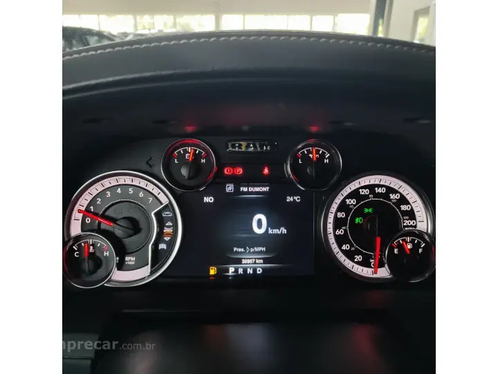 CLASSIC 5.7 V8 GASOLINA LARAMIE NIGHT EDITION CD 4X4 AUTOMÁT