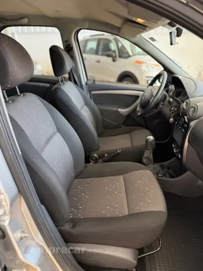 renault logan expression Hi-flex 1.6 8v 4p 2013