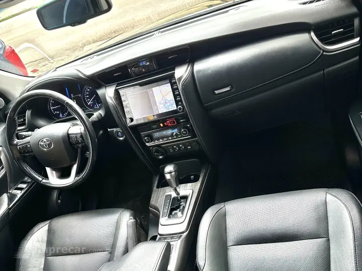 HILUX SW4 2.8 D-4D TURBO DIESEL SRX 7L 4X4 AUTOMÁTICO