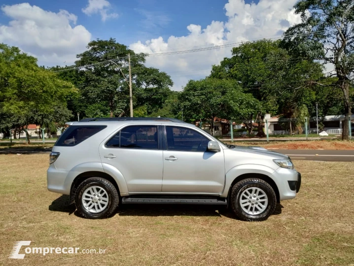 HILUX 3.0 SRV 4X4 CD 7 Lugares 16V Turbo Intercooler