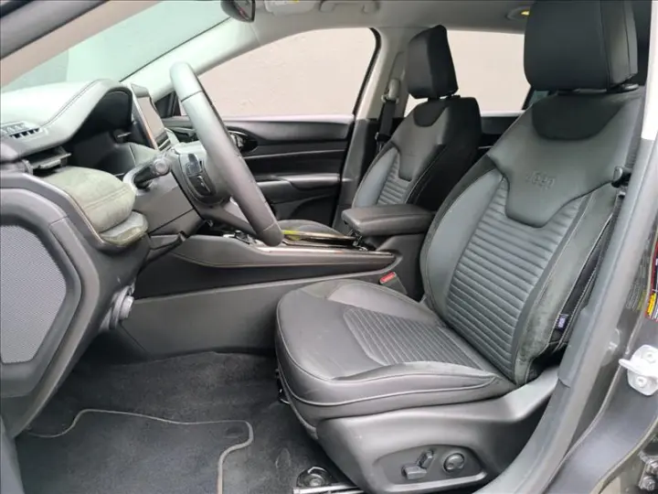 COMMANDER 1.3 T270 Turbo Limited