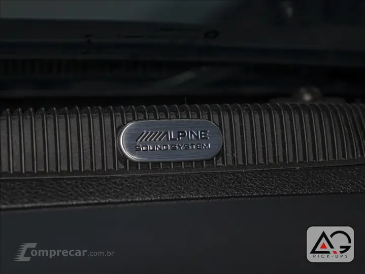 CLASSIC 5.7 V8 Laramie Night Edition CD 4X4