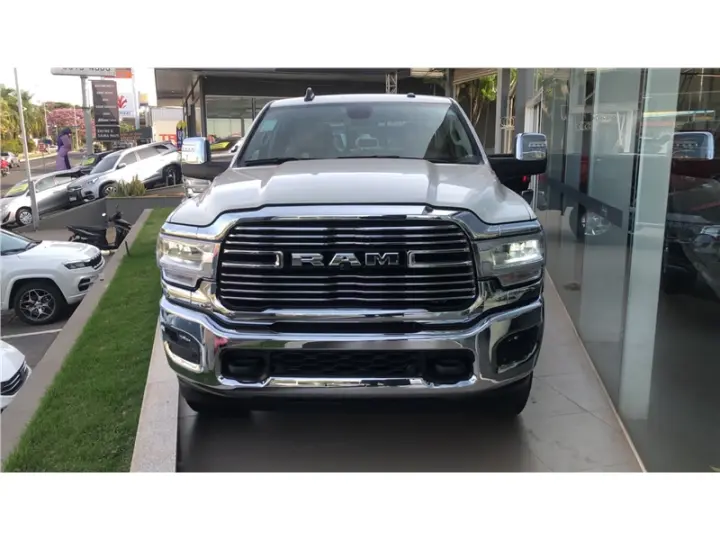 2500 6.7 I6 TURBO DIESEL LARAMIE NIGHT EDITION CD 4X4 AUTOMÁ