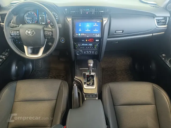 HILUX SW4 2.8 D-4D TURBO SRX PLATINUM 7L 4X4 AUTOMÁTICO