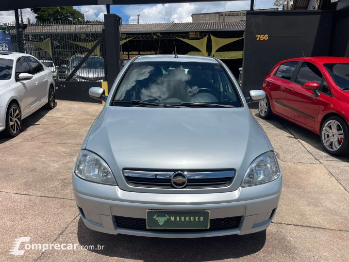 CORSA 1.4 MPFI Premium Sedan 8V