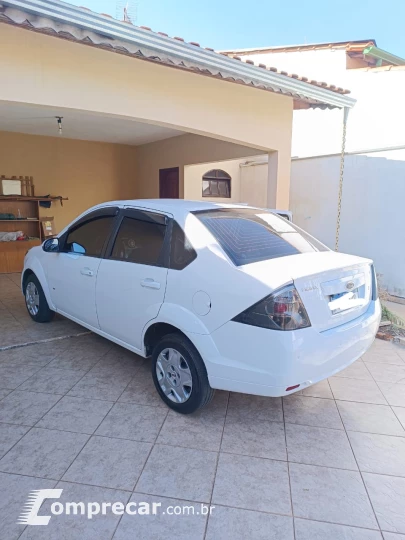 FIESTA 1.6 Rocam SE Sedan 8V