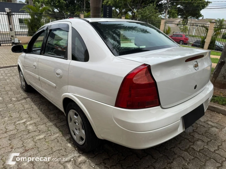 CORSA 1.4 MPFI Premium Sedan 8V