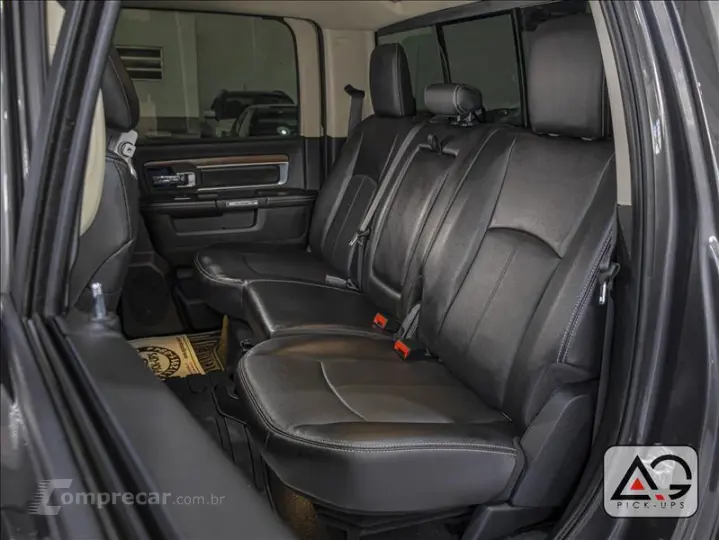 CLASSIC 5.7 V8 Laramie Night Edition CD 4X4