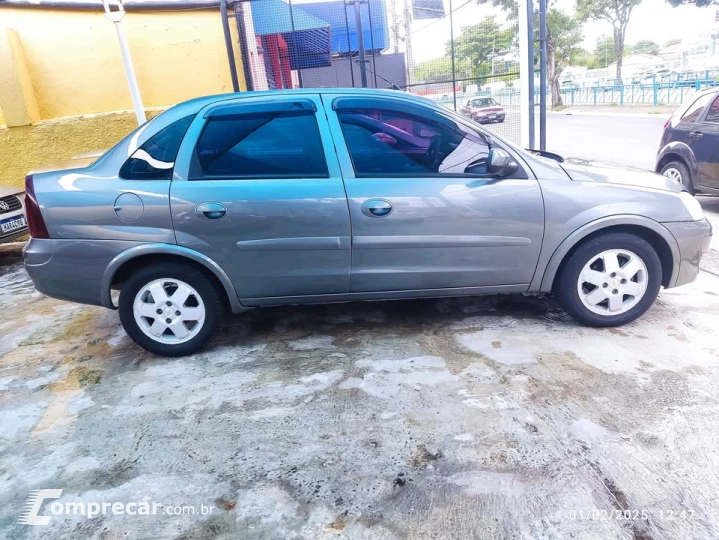 CORSA 1.0 MPFI Premium Sedan 8V