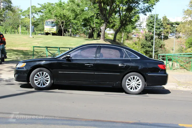 AZERA 3.3 MPFI GLS Sedan V6 24V