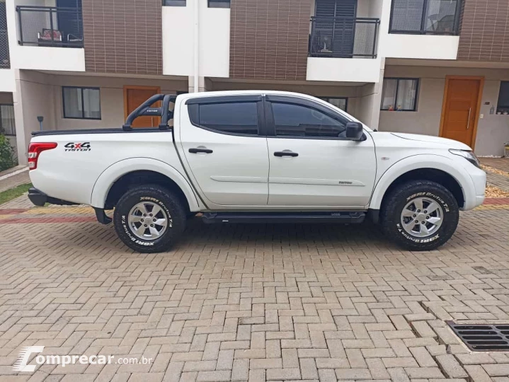 L200 TRITON 2.4 16V Turbo Sport GL CD 4X4