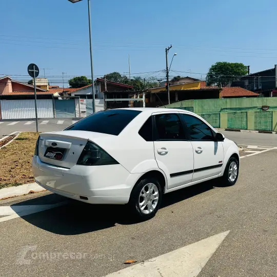 FIESTA 1.6 MPI Class Sedan 8V