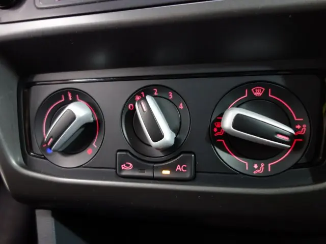 FOX - 1.0 MPI TRENDLINE 12V 4P MANUAL