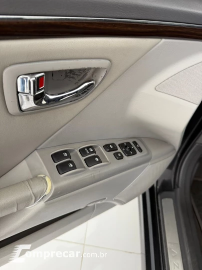 AZERA 3.3 MPFI GLS Sedan V6 24V