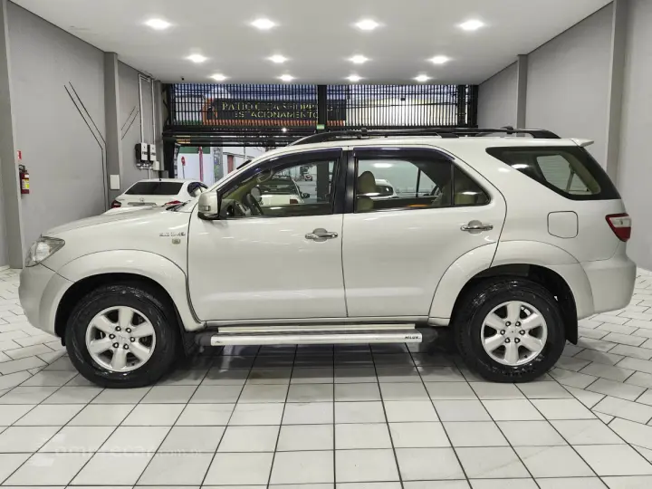 Hilux SW4 SRV D4-D 4x4 3.0 TDI Dies. Aut