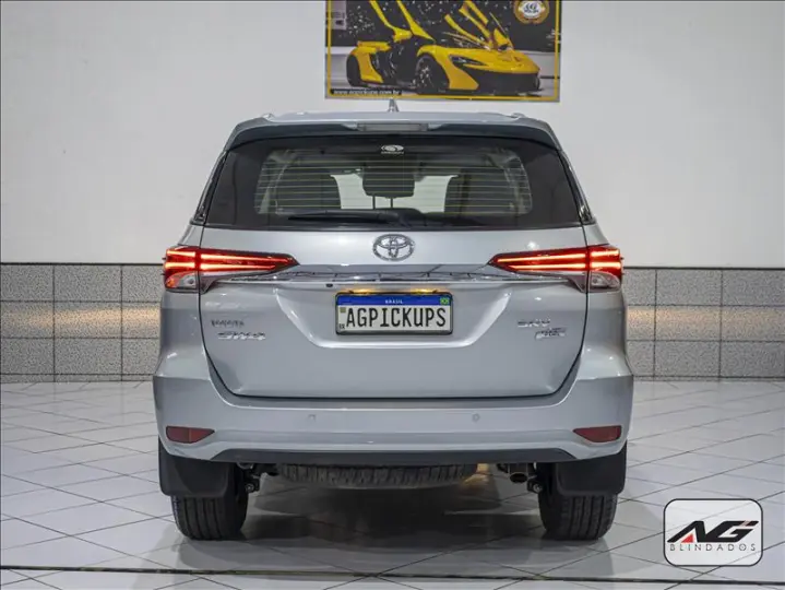 HILUX SW4 2.7 SRV 7 Lugares 4X2 16V